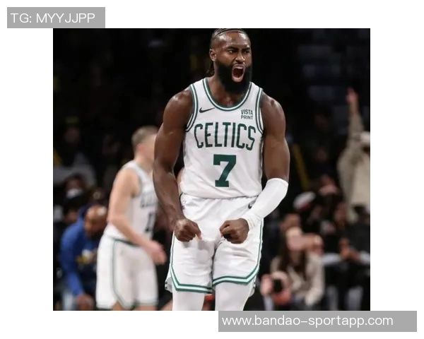 杰伦布朗表现稳定但未能带领球队获胜18投9中斩获25分6篮板4助攻 杰伦布朗表现稳定但未能带领球队获胜18投9中斩获25分6篮板4助攻