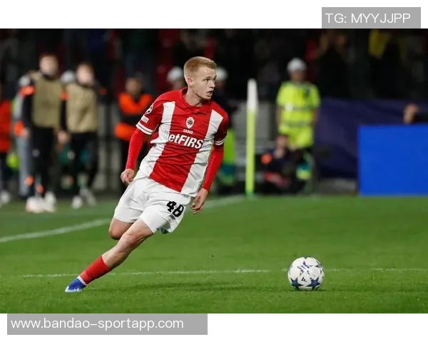 蒙彼利埃15岁中锋默格南晋升U19梯队阿森纳巴萨均表现出浓厚兴趣 蒙彼利埃15岁中锋默格南晋升U19梯队阿森纳巴萨均表现出浓厚兴趣