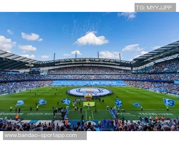 曼城足球俱乐部主场演变历程从海德路到缅因路再到伊蒂哈德的故事